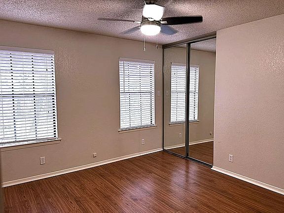 5th image of 504 Algerita Dr #B
