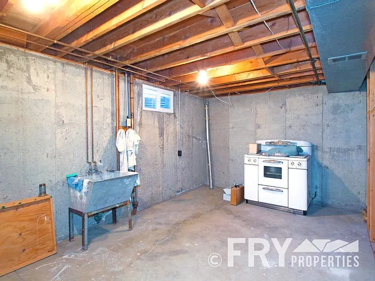 941 W 79th Pl — Photo 24