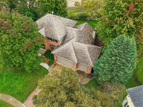 2nd image of 901 NW Campus Ridge Ct