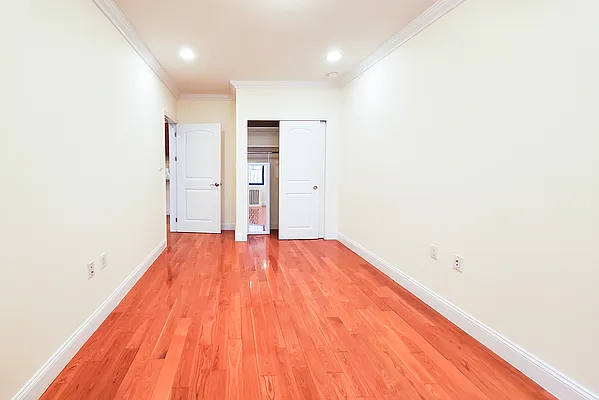 Rented by Warburg | media 6