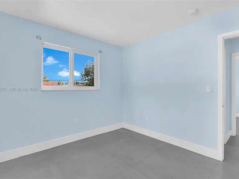 1250 SW 4th St #6 — Photo 15