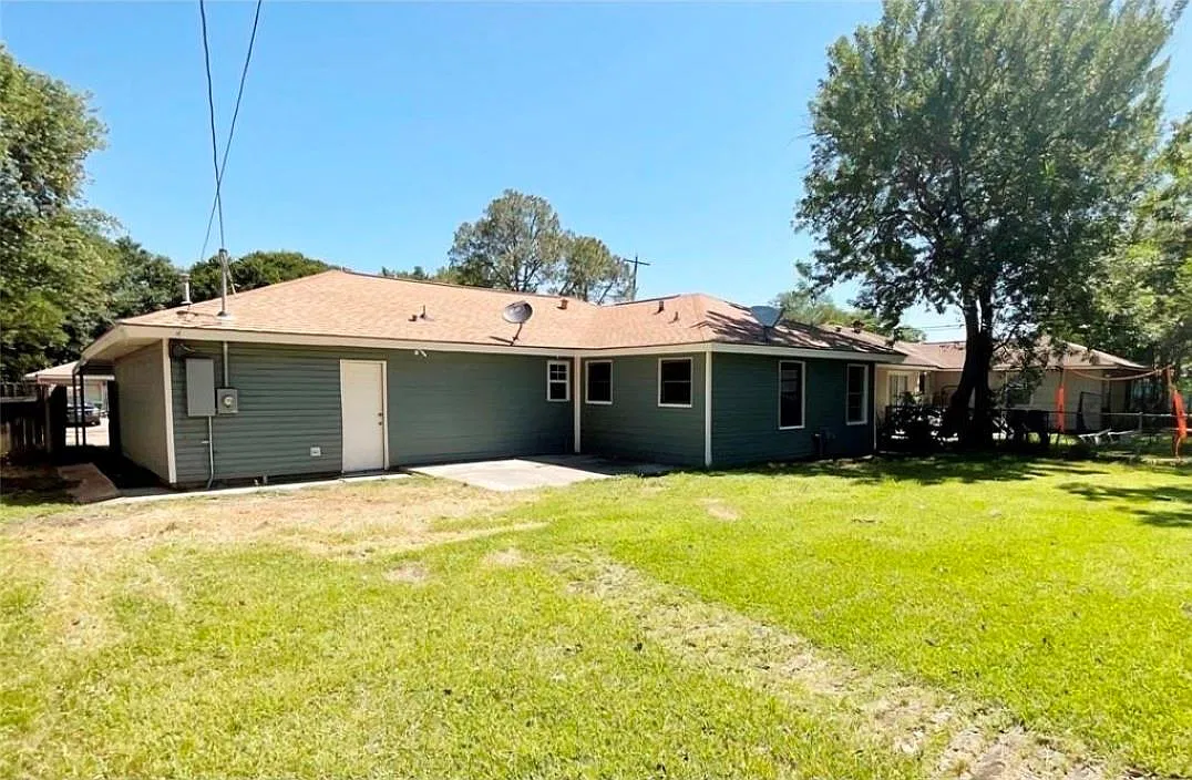 4 bed, 2.5 bath, 1925 sqft, $1,950 — Photo 2