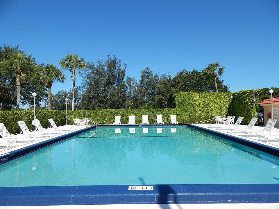 Boca Teeca Boca Raton Real Estate Agent Carolyn Boinis 561-2