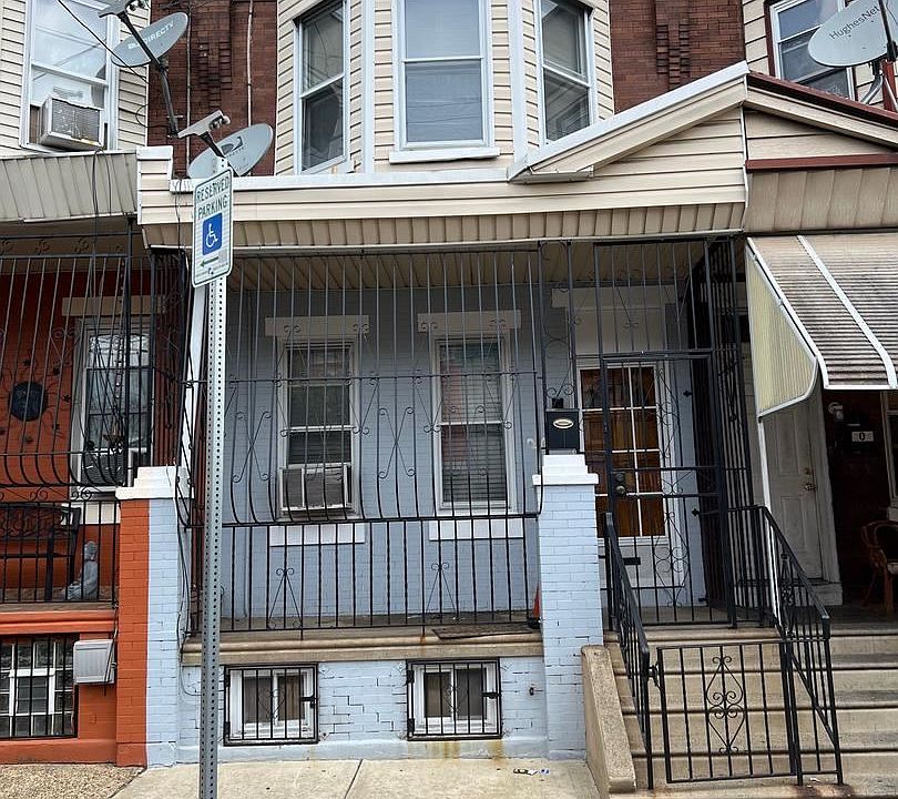 1st image of 205 E Ontario St