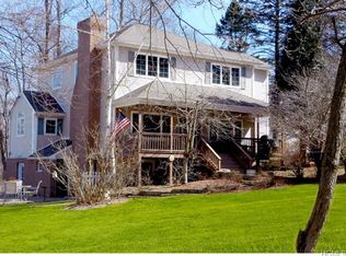 34 Roberts Dr, Putnam Valley, NY 10579