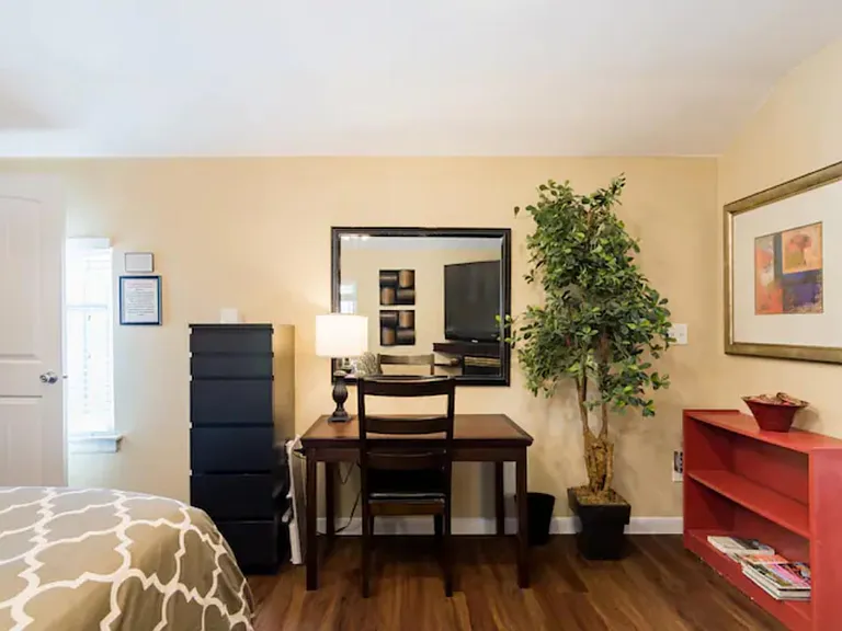 1300 Perry St — Photo 49