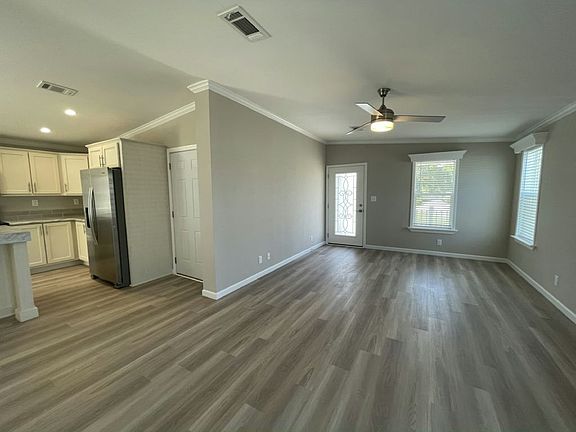5th image of 3000 N Tuttle Ave #Dgjmlb