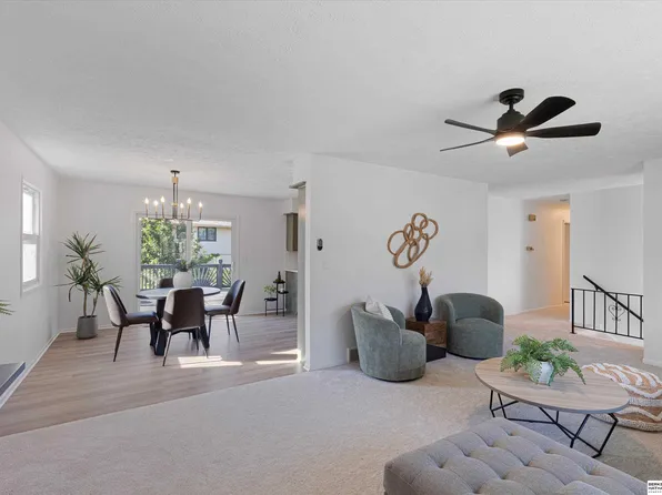 4915 Robin Dr, Omaha, NE 68157