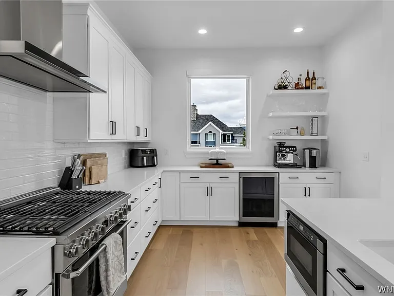 240 Lakefront Blvd — Photo 12