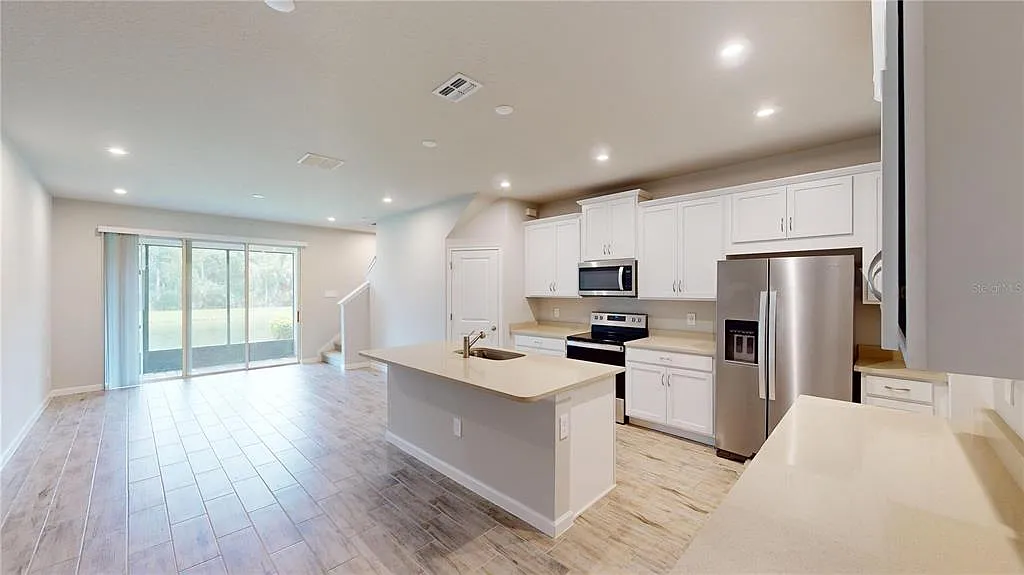 3 bed, 2.5 bath, 1667 sqft, $2,500 — Photo 4