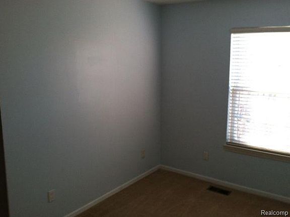 3rd image of 38196 Saratoga Cir