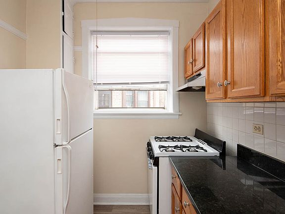 2nd image of 2501 W Winnemac Ave #B5
