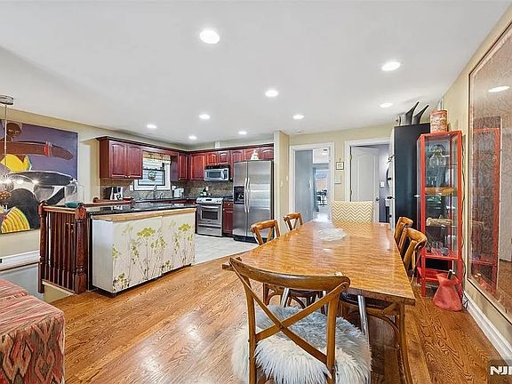 2nd image of 3211 Kennedy Blvd #1