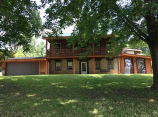 3020 N Cascade Rd, Dubuque, IA 52003