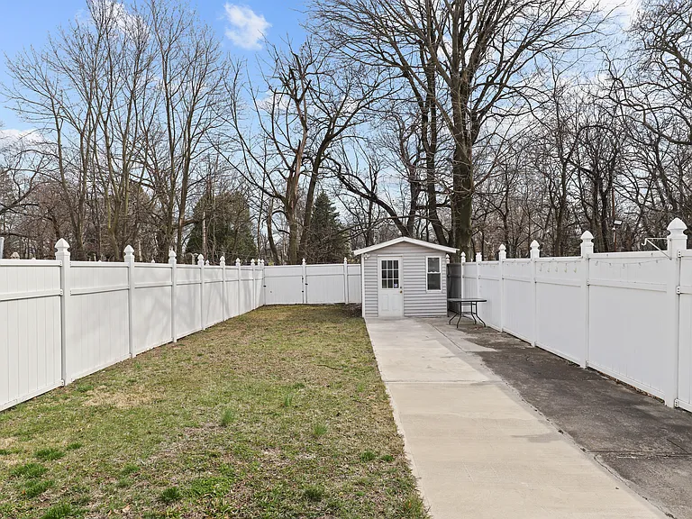 16 Hinsdale Pl — Photo 15
