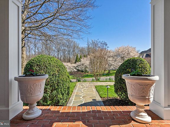 5th image of 2910 Fox Mill Manor Dr