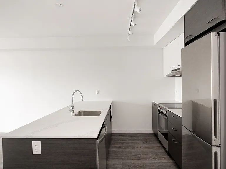 537 Foster Ave — Photo 15