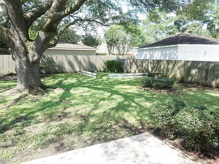 5727 Braesvalley Dr — Photo 16