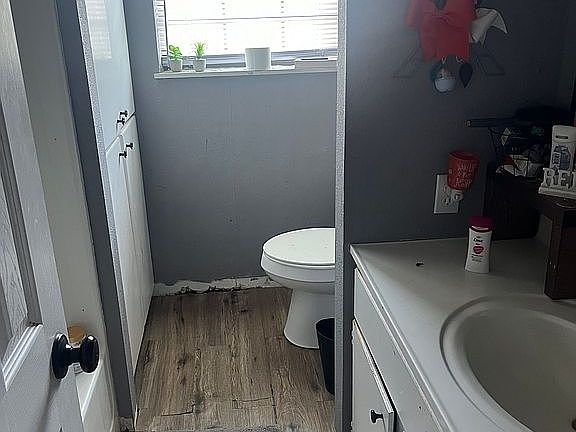 2nd image of 912 12th St
