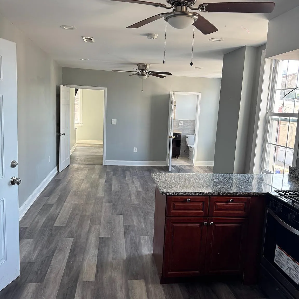 2 bed, 4090 sqft, $1,300 — Photo 2