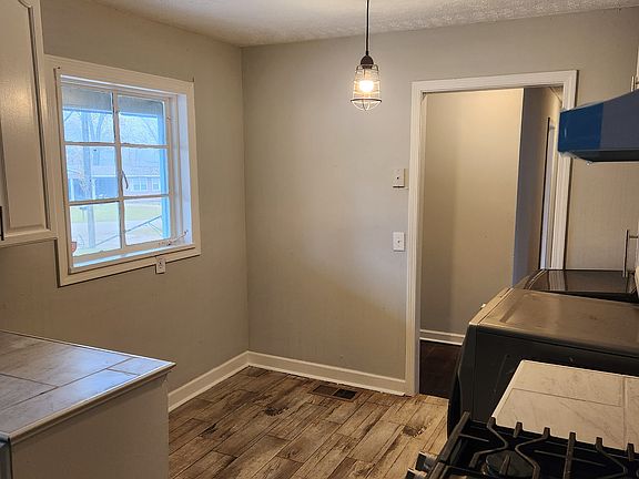 5th image of 4025 Carol Dr