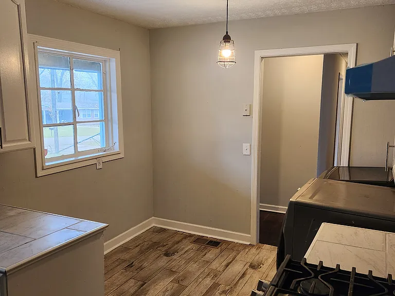 4025 Carol Dr — Photo 5