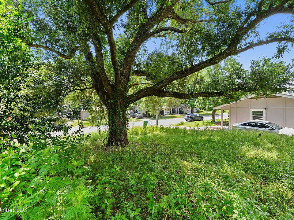 1st image of 2908 Pineland Dr