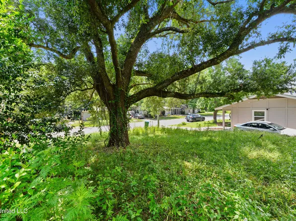 2908 Pineland Dr, Gulfport, MS 39501