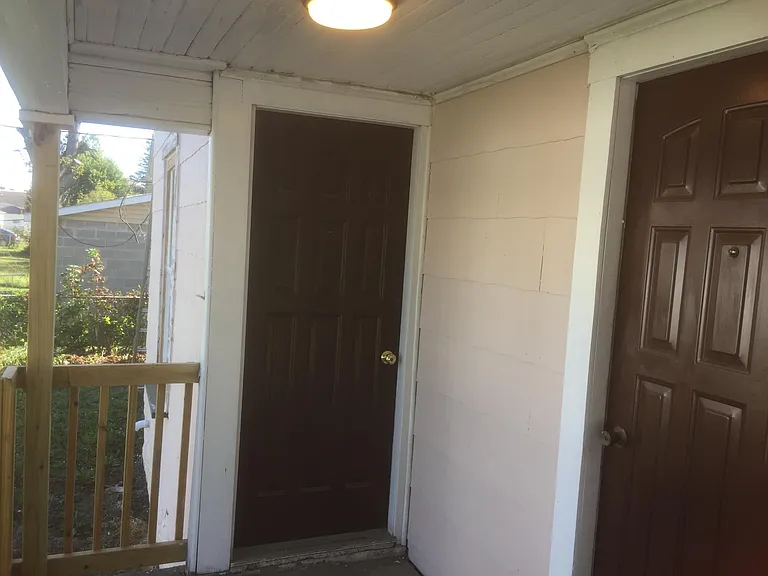 219 NW 5th St — Photo 8