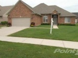 21277 Whitman Dr, Macomb, MI 48044