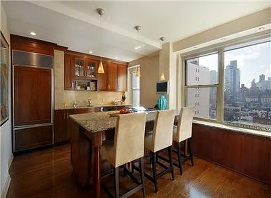 Sold by Warburg | media 16