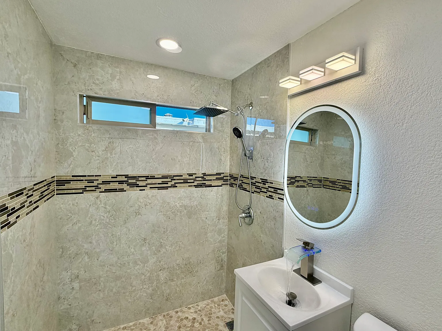 2 bed, 750 sqft, $2,400 — Photo 4
