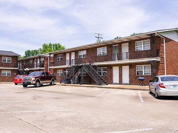 3rd image of 2425 N Park Dr Unit 1A