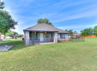 425 SE 33rd St, Moore, OK 73160