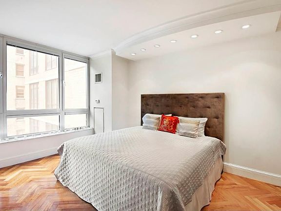 2nd image of 351 E 51st St APT Th2f
