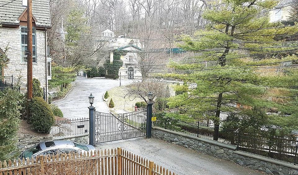 1st image of 23 Cropsey Ln