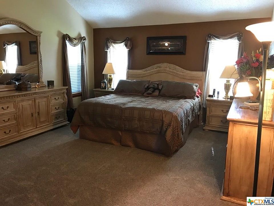 1st image of 301 Spur Dr