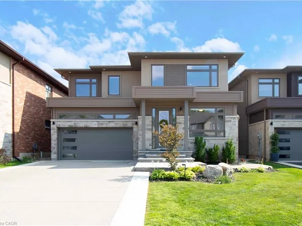 19 Secinaro Ave, Hamilton, ON L9G 0C6