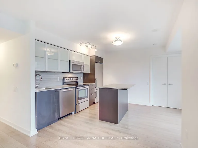 775 King St W #202 — Photo 22