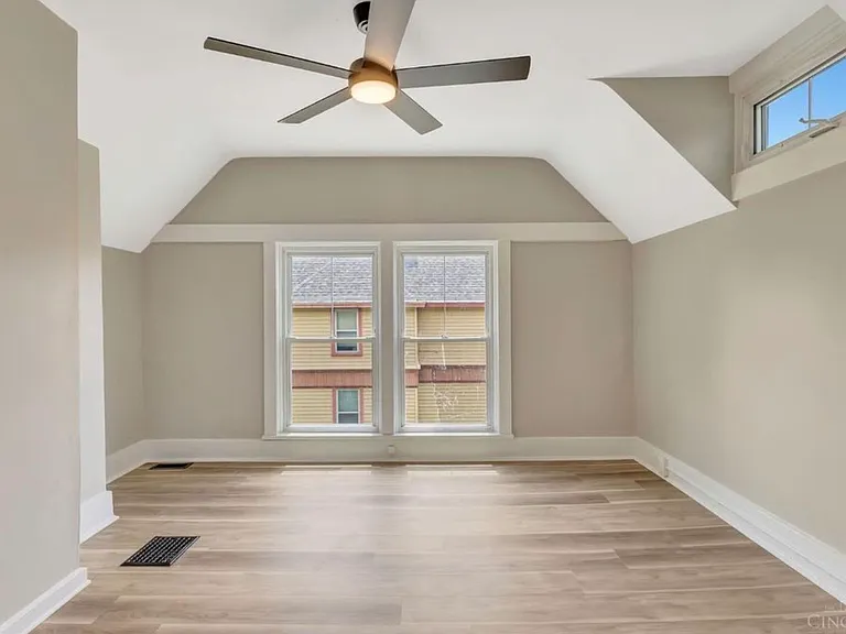 1646 King Ave — Photo 14