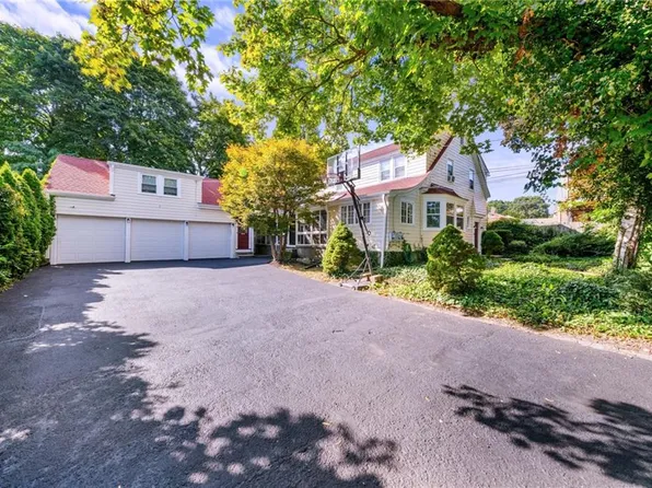 22 Raritan Ave, Providence, RI 02909