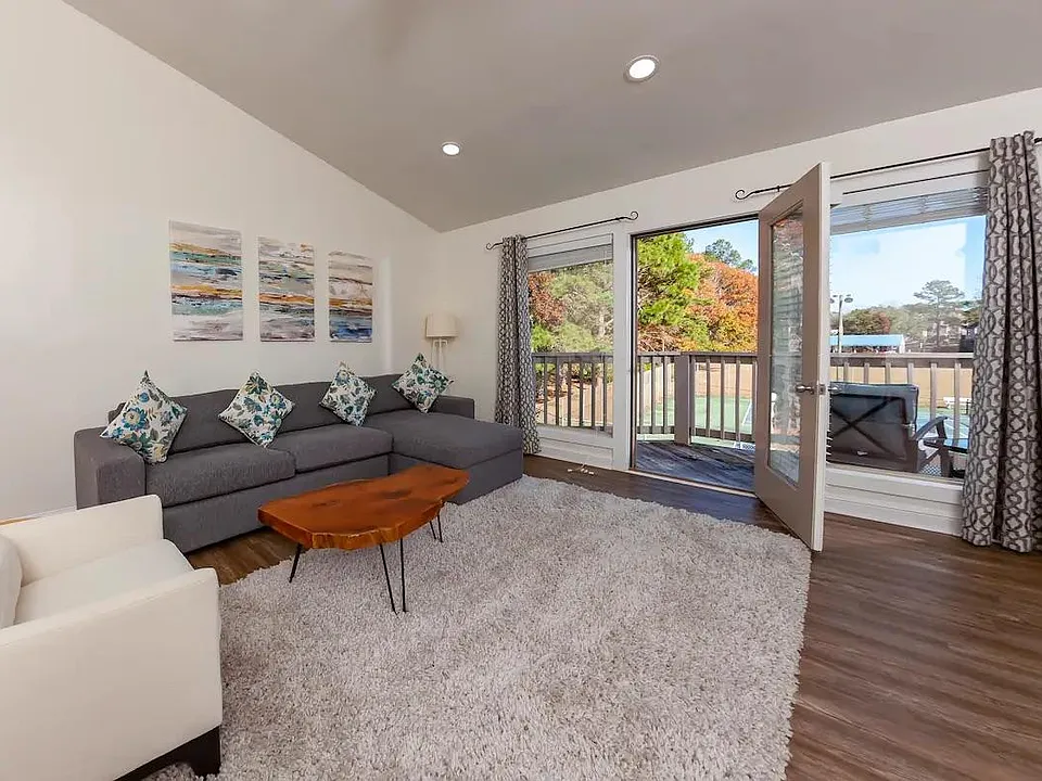 6127 Harbourside Dr