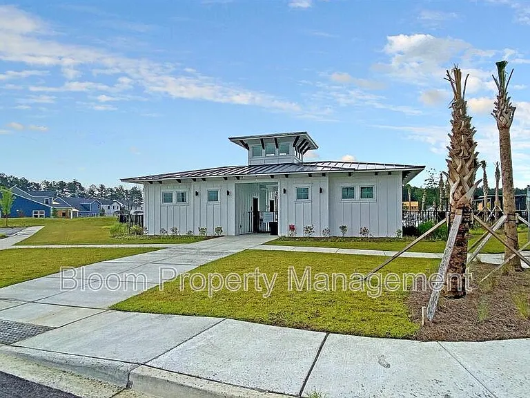 451 Carrara Dr — Photo 48
