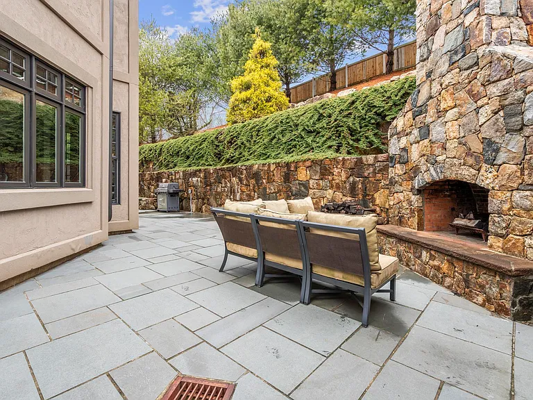 2620 Boston Post Rd #3 — Photo 22