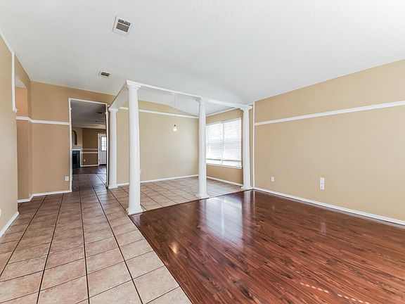 4th image of 1029 Lakeview Ct
