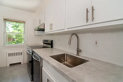 140 N Broadway Photo 1