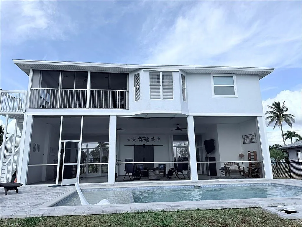 3 bed, 2.0 bath, 1352 sqft, $6,750 — Photo 4
