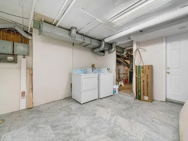 77 Webster St #2 — Photo 10