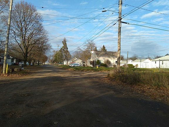 4th image of 118 Taft St
