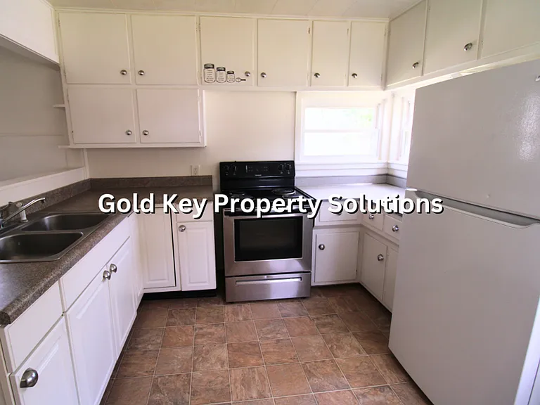 424 E 37th St — Photo 11